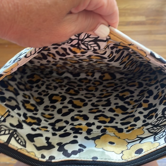 EUC Vera Bradley Floral Crossbody - Picture 3 of 5